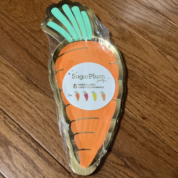 PETER RABBIT BASKET & BOOK BUNDLE ( free carrot plates!) - Picture 11 of 16